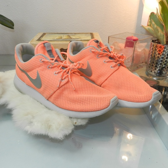 Nike Shoes - Nike Womens Roshe Run Atomic Pink/silver